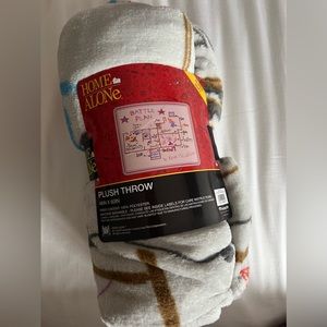 Loungefly • Disney Home Alone blanket plush throw